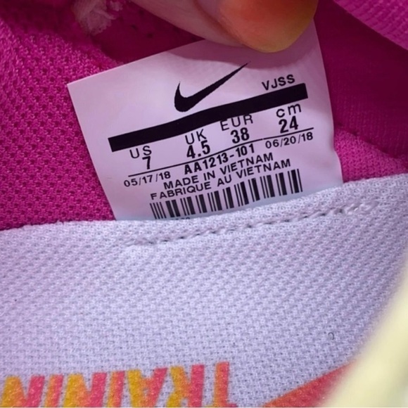 Nike Air Zoom Woman’s Sneakers Size 7 Color Cream, White, Pink and Black NWOT - Picture 7 of 7